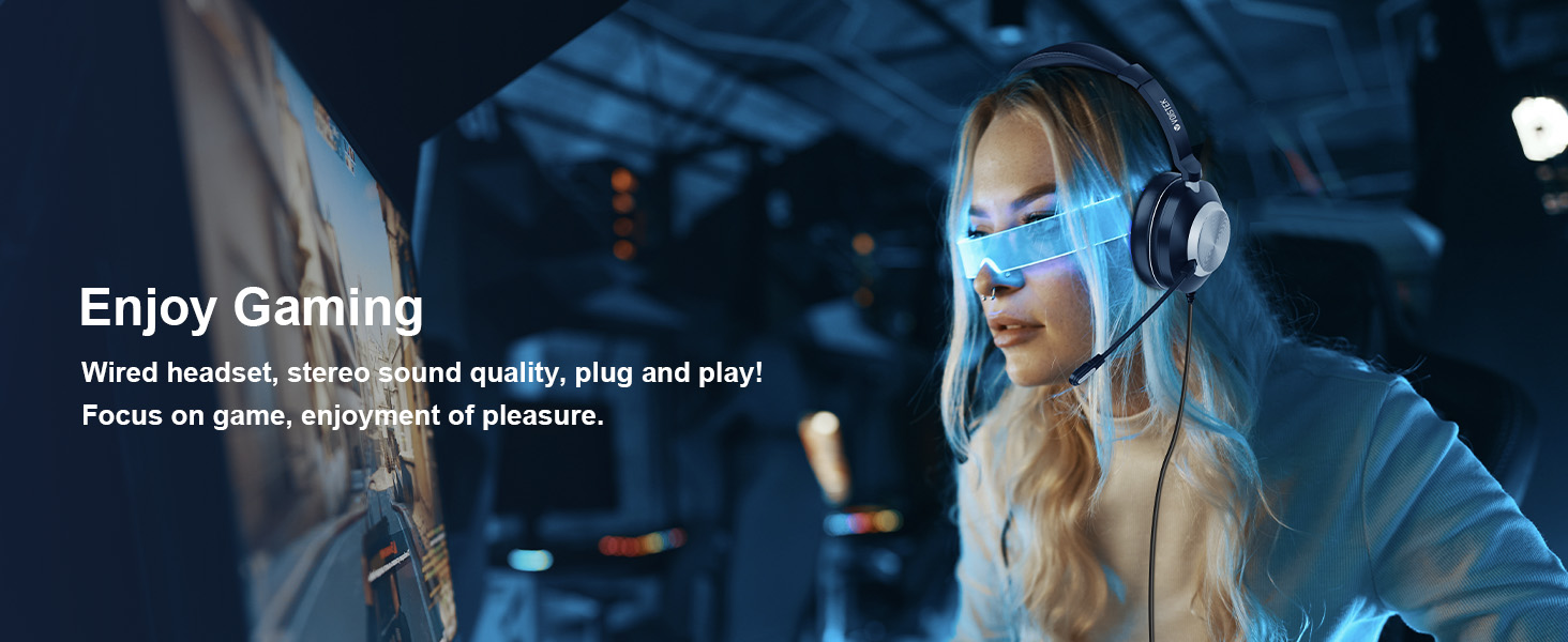 white gaming headphones